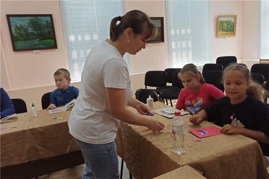 В музее прошел мастер-класс по изготовлению праздничной открытки «Открытка на День России»