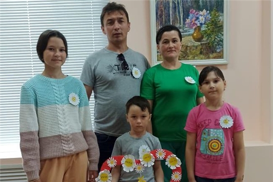 В рамках празднования Дня семьи, любви и верности в краеведческом народном музее «Человек и природа» прошел мастер-класс «В кругу семьи»