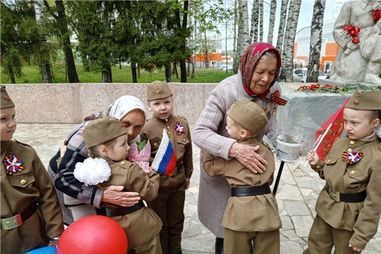 Живые цветы в День победы 9 мая – знак огромного уважения и светлой памяти к подвигу ветеранов