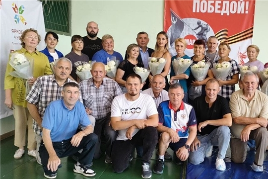 ПРАЗДНИК К НАМ ПРИХОДИТ...