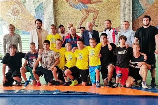 ПАРЛАМЕНТАРИЙ И ЧУВАШСКИЕ БОГАТЫРИ