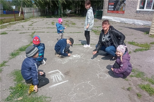 Игровая программа "Вместе весело" собрала детей разного возраста.