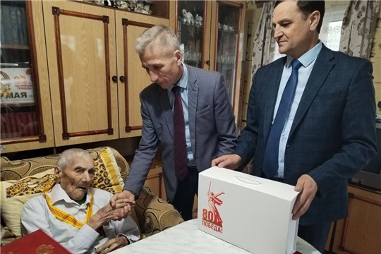Александру Ивановичу Гармонщикову, участнику ВОВ 1941-1945 годов присвоено звание «Почетный гражданин Чувашской Республики»