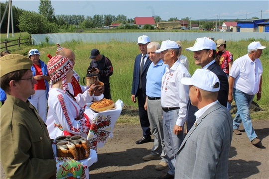 "Эх, юррăм, янăра - савăнар Акатуйра!"