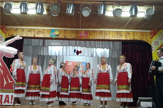 В Карабай-Шемуршинском сельском Доме культуры состоялся благотворительный концерт «Своих не бросаем»