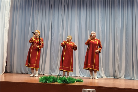 Дружеский визит: тушкасинские артисты порадовали юманайских зрителей ярким концертом.