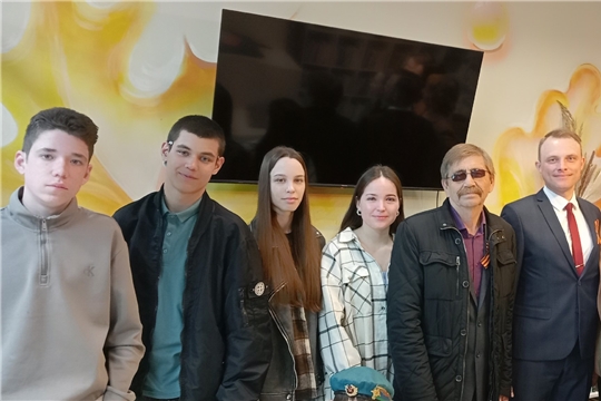 В ТОПе Юманайской сельской библиотеки состоялась встреча молодежи села с заместителем начальника управления по благоустройству и развитию территорий администрации Шумерлинского МО Петровым А.И.