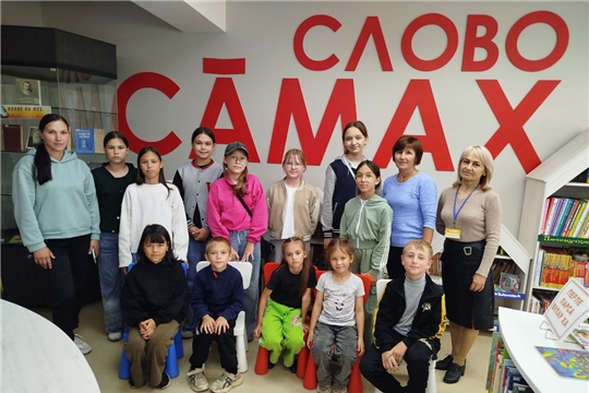 Гости Торханской сельской библиотеки - ребята из летнего лагеря при Егоркинской СОШ