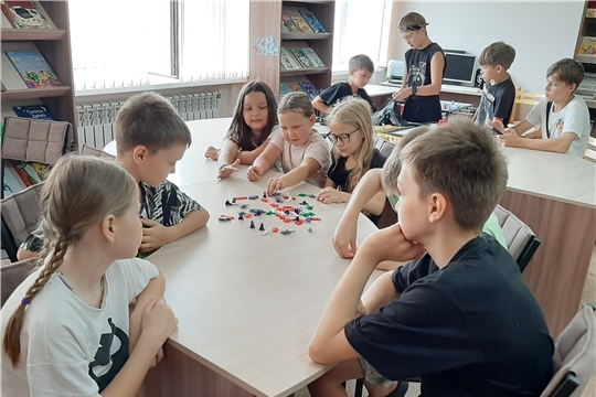 Экологический час «Мир китов и дельфинов» в Нижнекумашкинской сельской библиотеке