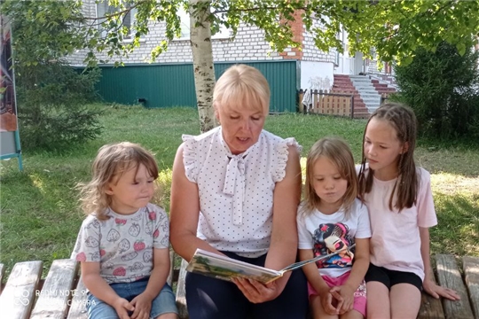 Туванская сельская библиотека им. Г. И. Фёдорова организовала чтение под открытым небом