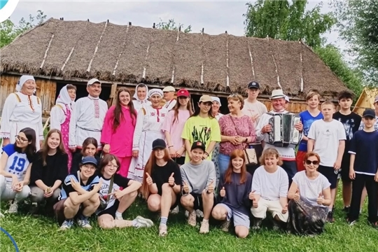 Участники познавательного тура «Две столицы — две сестрицы»в Верхних Ачаках