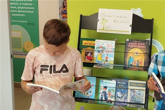 В центральной библиотеке оформлена книжная выставка «Семья — начало всех начал»