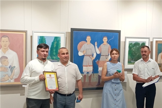 В Янтиковском народно-краеведческом музее состоялось открытие персональной выставки Юрия Андреева 
