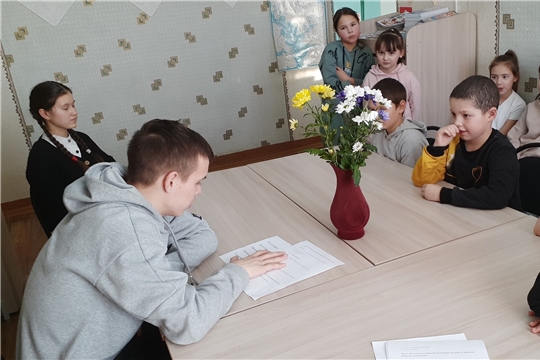 В Новобуяновской библиотеке провели литературный час "Читаем Лермонтова"